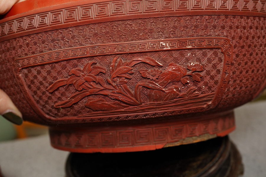 A Chinese cinnabar lacquer box and cover, 18th/19th century